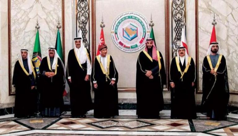صورة جماعية لقادة ورؤساء وفود الدول الخليجية في قمة الرياض