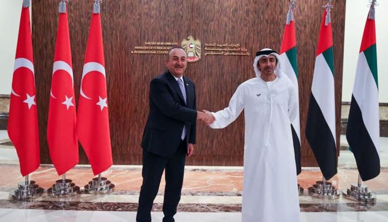 وزيرا خارجية الإمارات عبدالله بن زايد آل نهيان وتركيا جاويش أوغلو