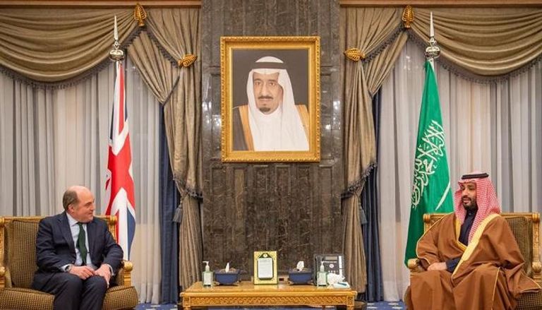  الأمير محمد بن سلمان بن عبدالعزيز ولي العهد نائب رئيس مجلس الوزراء وزير الدفاع السعودي خلال لقائه وزير الدفاع البريطاني