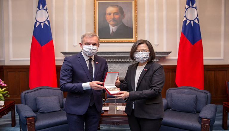 جانب من زيارة الوفد البرلماني الفرنسي لتايوان