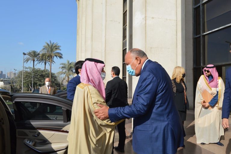 جانب من اللقاء بين وزيري خارجية مصر والسعودية