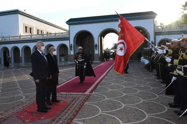 مراسم استقبال الرئيس التونسي قيس سعيد لنظيره الجزائري عبد المجيد تبون مراسم استقبال الرئيس التونسي قيس سعيد لنظيره الجزائري عبد المجيد تبون