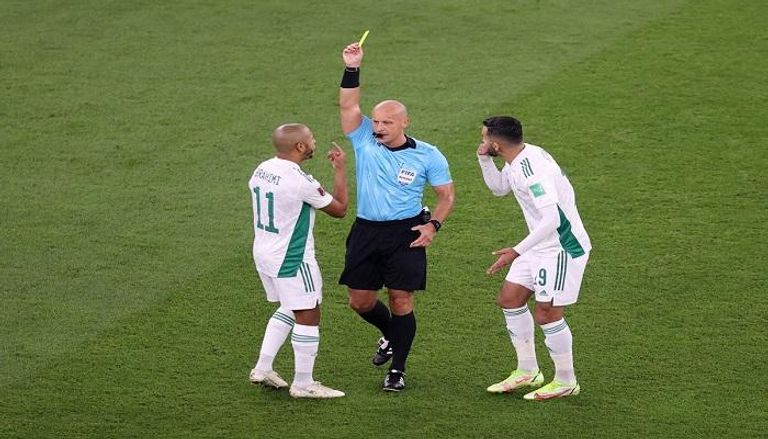 حكم مباراة الجزائر وقطر 