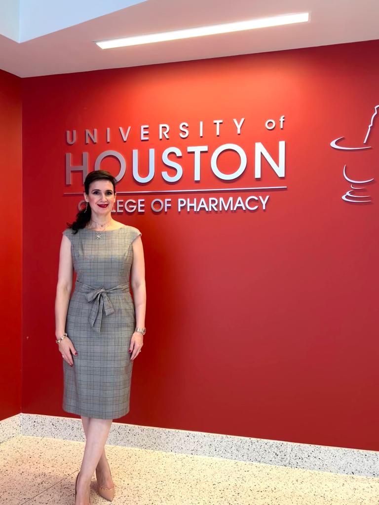 منح الطبيبة اللبنانية هلا غصن جائزة فخر العرب