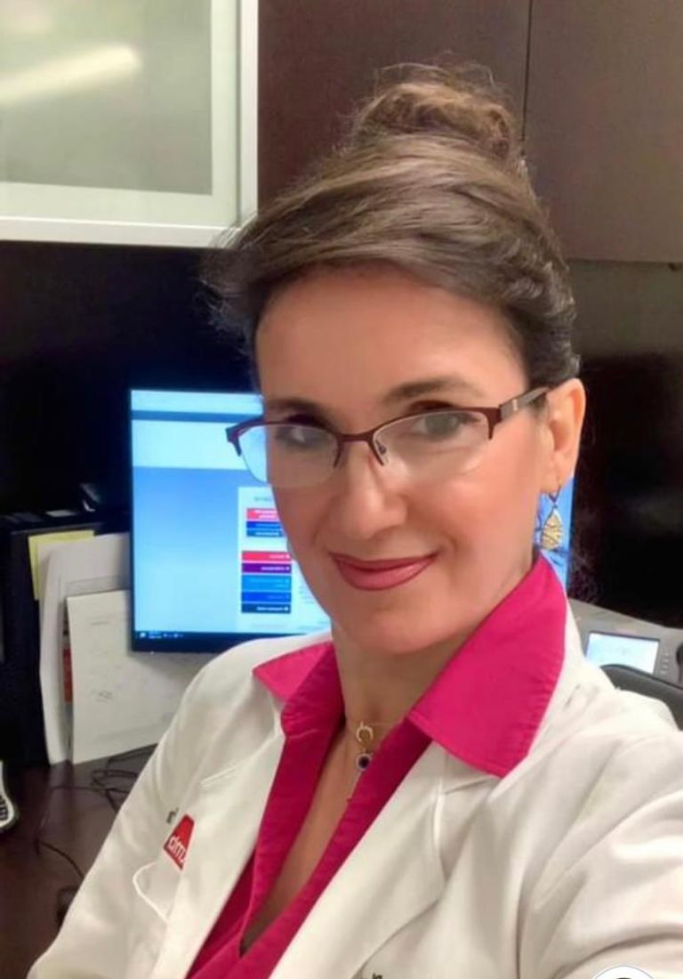 منح الطبيبة اللبنانية هلا غصن جائزة فخر العرب