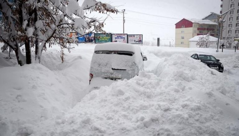 الثلوج تسقط بكثافة على أنحاء متفرقة من تركيا