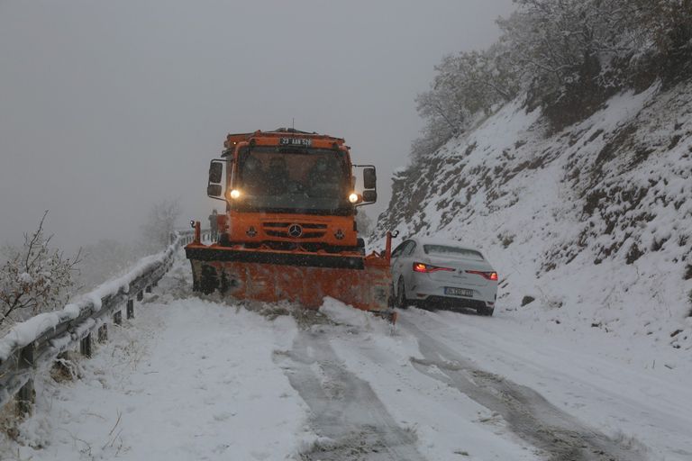 الثلوج تسقط بكثافة على أنحاء متفرقة من تركيا