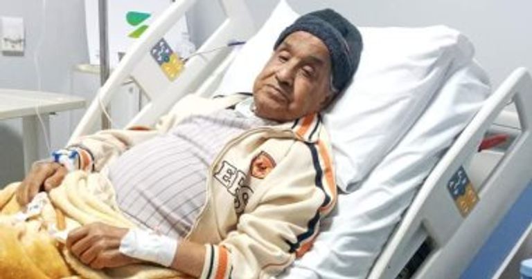 الفنان المصري محب كاسر في المستشفى