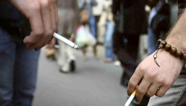 وزير مغربي يتوعد بائعي السجائر للتلاميذ بالسجن 20 عاما- أرشيفية