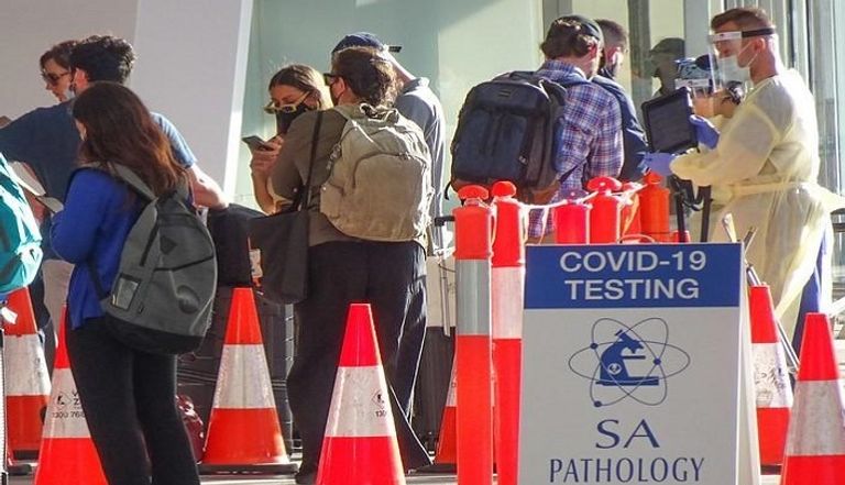 شخص يخضع لاختبار كورونا في أستراليا- أرشيفية