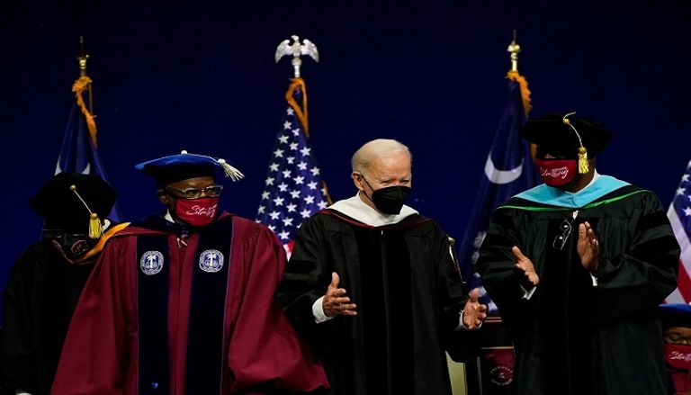 بايدن خلال حفل تخرج بجامعة ولاية كارولاينا الجنوبية - رويترز