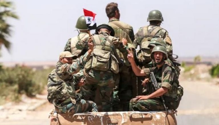 مركبة عسكرية تقل جنودا سوريين