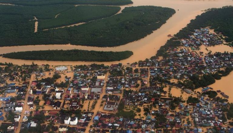 آثار الفيضانات المدمرة في ماليزيا