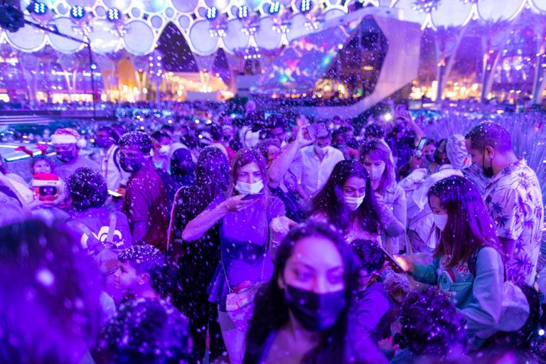 إضاءة شجرة عيد الميلاد في ساحة الوصل