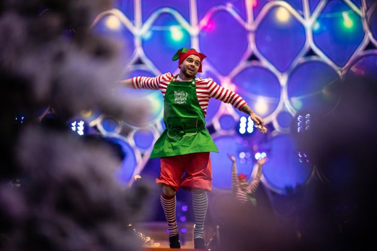 إضاءة شجرة عيد الميلاد في ساحة الوصل