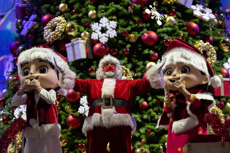 إضاءة شجرة عيد الميلاد في ساحة الوصل