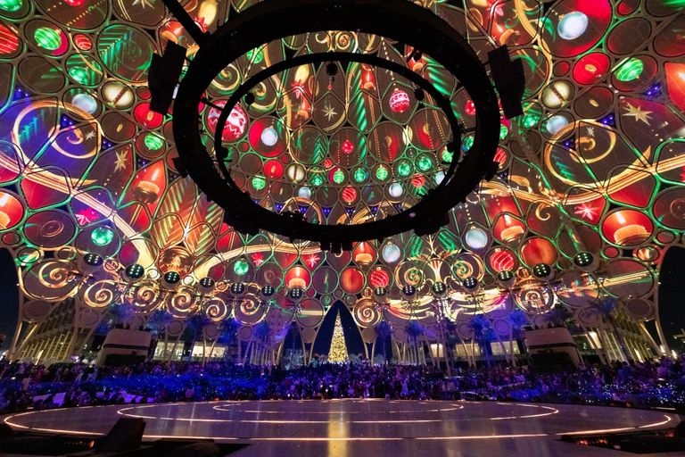 إضاءة شجرة عيد الميلاد في ساحة الوصل