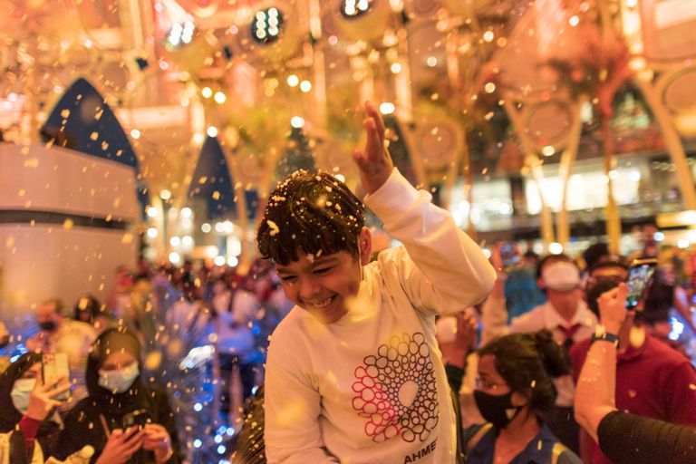 إضاءة شجرة عيد الميلاد في ساحة الوصل