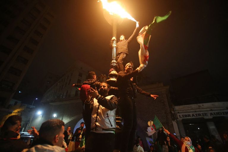 احتفالات جماهير منتخب الجزائر