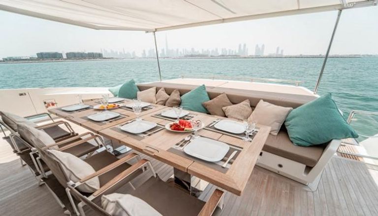 دبي تعزّز مكانتها كعاصمة عالمية لليخوت الفاخرة والسياحة البحرية
