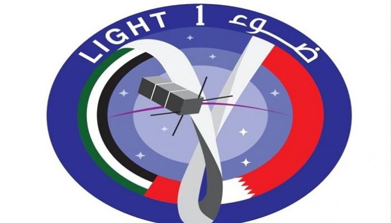شعار القمر الاصطناعي الإماراتي البحريني 