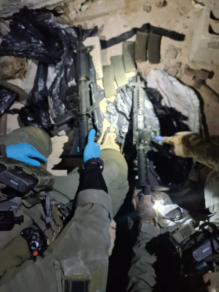 جانب من الأسلحة المضبوطة المستخدمة في العملية