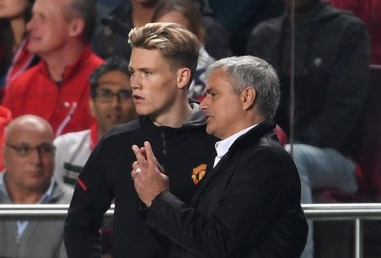 مورينيو وسكوت ماكتوماني محمد صلاح مع جوزيه مورينيو