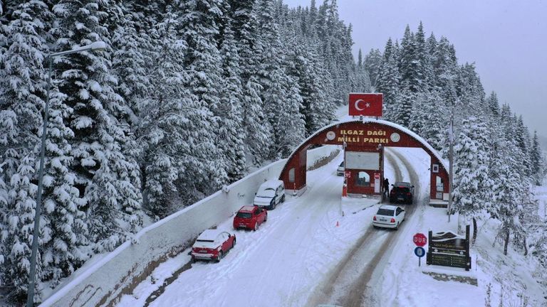 عاصفة ثلجية تضرب تركيا