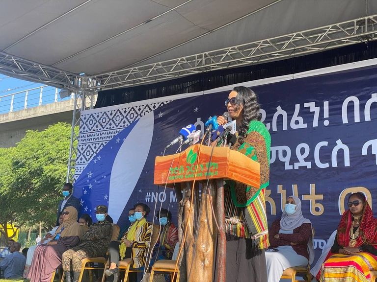 نساء أديس أبابا خلال الوقفة الاحتجاجية