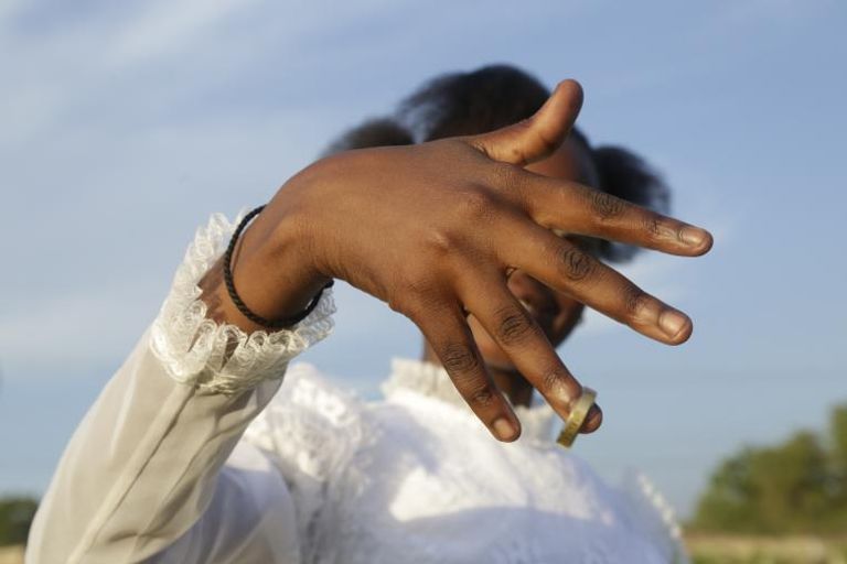 الزواج المبكر يحرم الفتيات من مواصلة تعليمهن