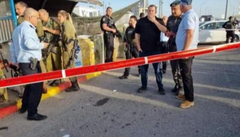 عناصر من الشرطة الإسرائيلية في موقع حادث سابق 