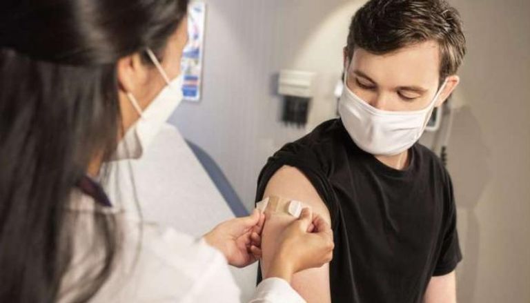 ناقل فيروسي جديد يمنح مزايا إضافية للقاح خاص ضد كورونا