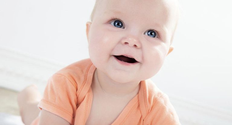 طفل حديث الولادة