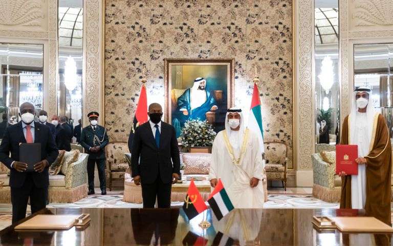 الشيخ حمدان بن زايد آل نهيان ورئيس أنجولا يشهدان توقيع عدد من مذكرات التفاهم