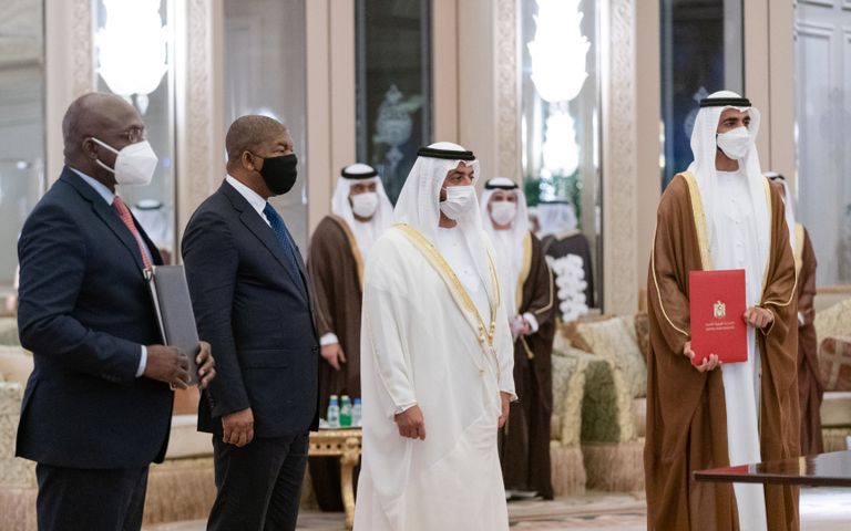 الشيخ حمدان بن زايد آل نهيان ورئيس أنجولا يشهدان توقيع عدد من مذكرات التفاهم