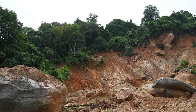 عمليات البحث عن المفقودين تشمل بحيرة مجاورة للمنجم