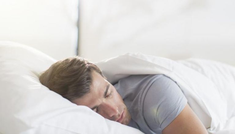  قلة النوم تؤدي إلى الشعور المستمر بالتعب والإرهاق