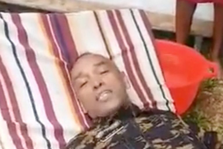 الوزير بعد خروجه من الماء