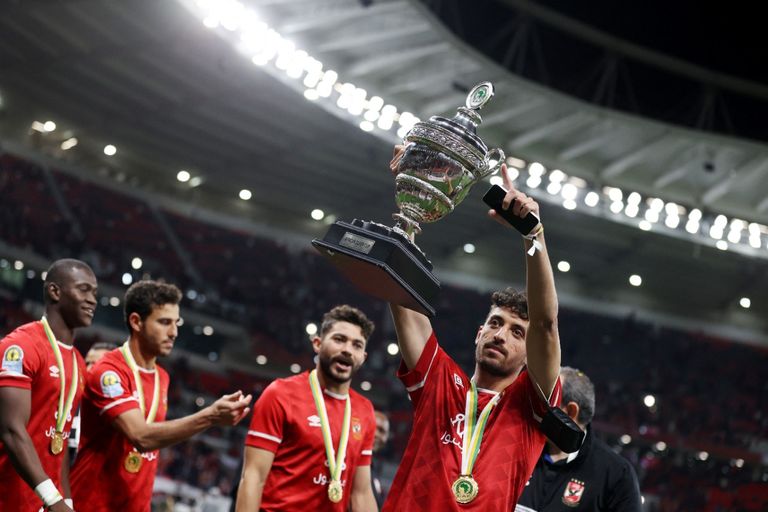 بكاء طاهر محمد طاهر لاعب الأهلي المصري