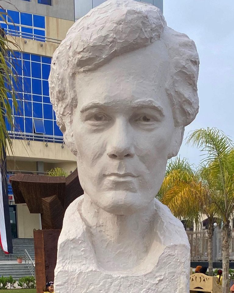 إزاحة الستار عن تمثال محمود ياسين