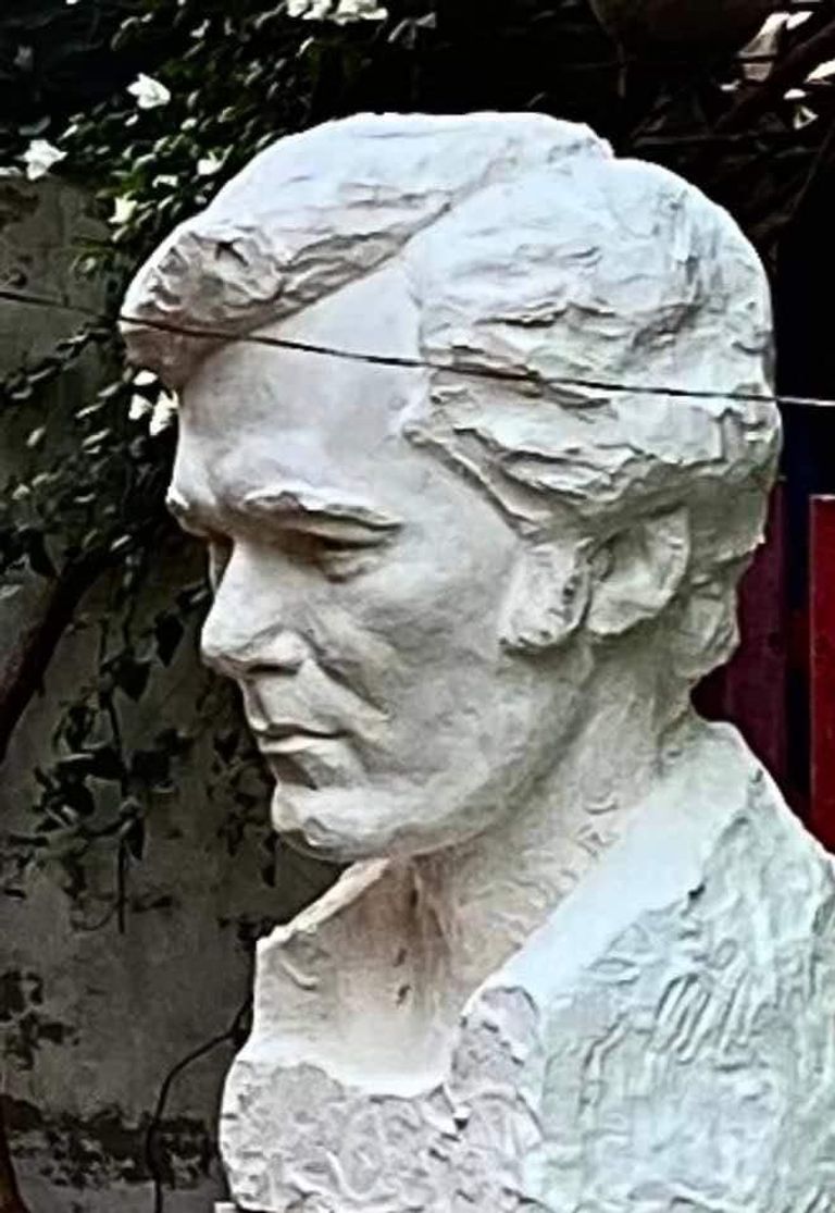 إزاحة الستار عن تمثال محمود ياسين