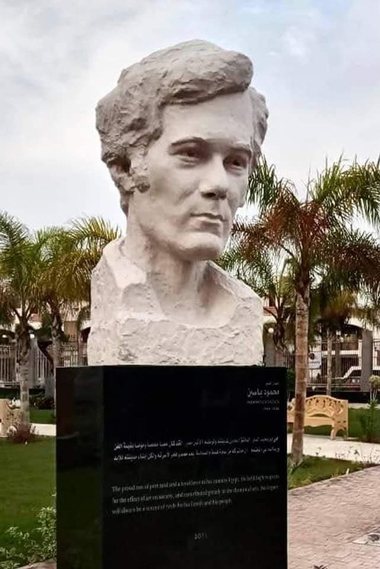 إزاحة الستار عن تمثال محمود ياسين