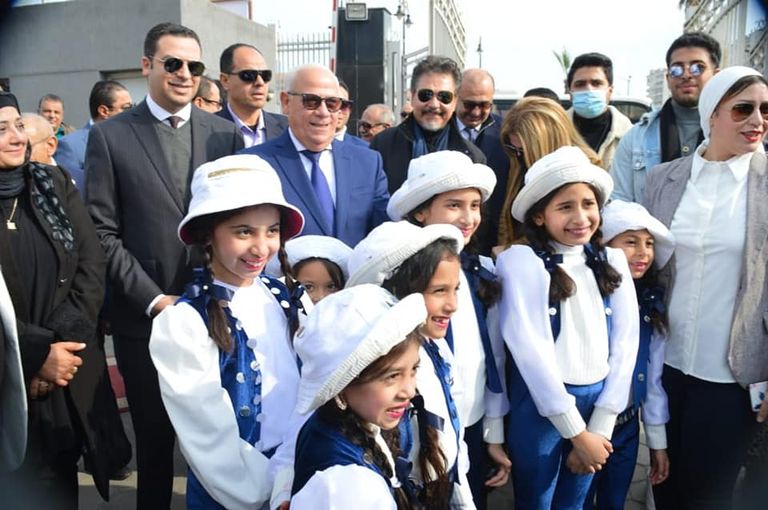 إزاحة الستار عن تمثال محمود ياسين