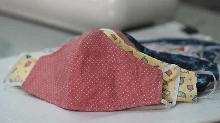 قال الخبراء إن الكمامات تعمل أيضاً ضد أوميكرون