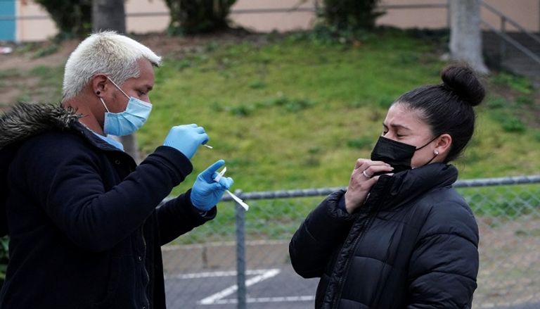 أوميكرون أجبر العالم على العودة للإغلاقات والقيود