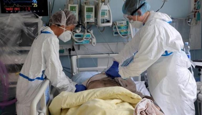 المصابون بمتحور أوميكرون أقل حاجة لدخول المستشفى من دلتا
