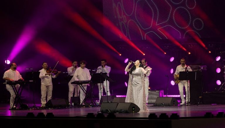 النجمة الأردنية ديانا كرزون