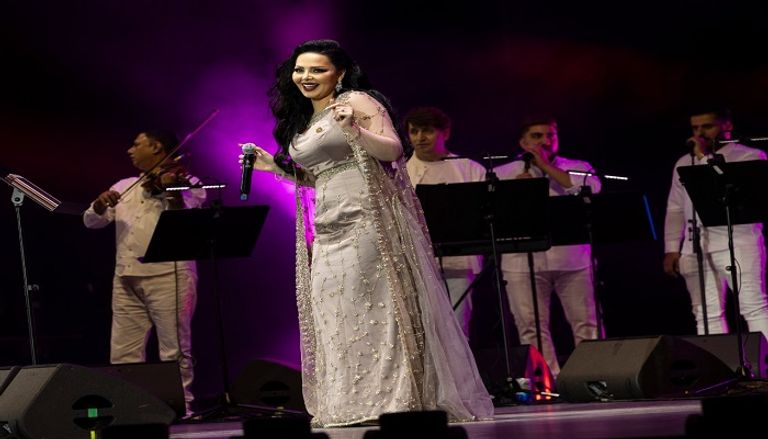 النجمة الأردنية ديانا كرزون