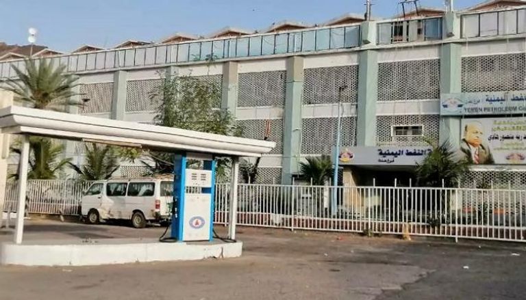 الحكومة اليمنية تستعيد السيطرة على سوق المشتقات النفطية