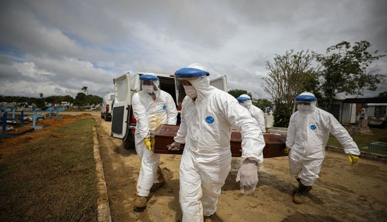 شخص يخضع لاختبار كورونا في الصين- (رويترز)